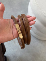 BLEDOHNEDÝ KOŽENÝ RASTÚCI OPASOK COLLIN