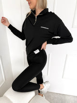 ČIERNA ŠPORTOVÁ MIKINA MOYRA