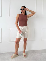 HNEDÝ PLETENÝ TOP SWEET