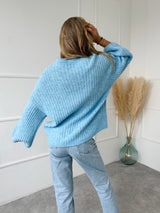 MODRÝ SVETER CARMEN