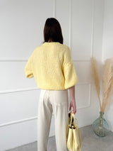 ŽLTÝ SVETER ISABELLA SO SKRÁTENÝM RUKÁVOM