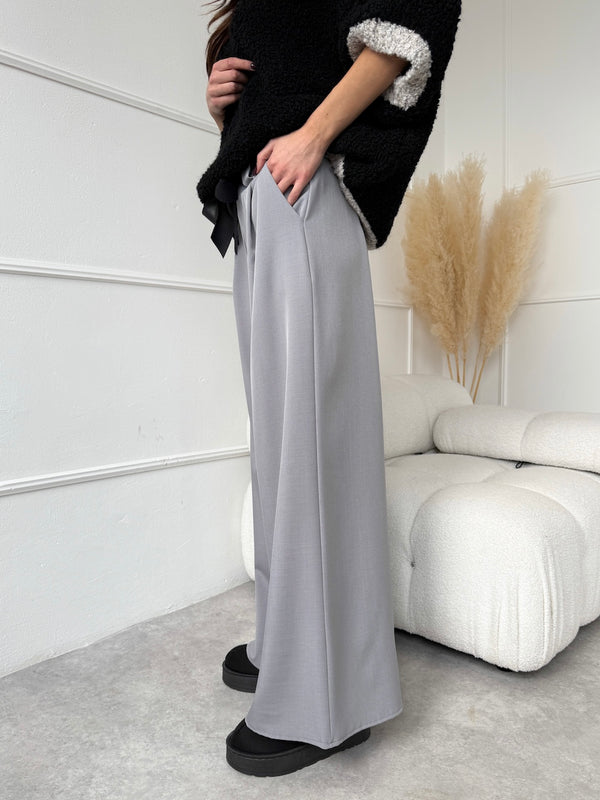 SIVÉ NOHAVICE ADRIANNE S OPASKOM