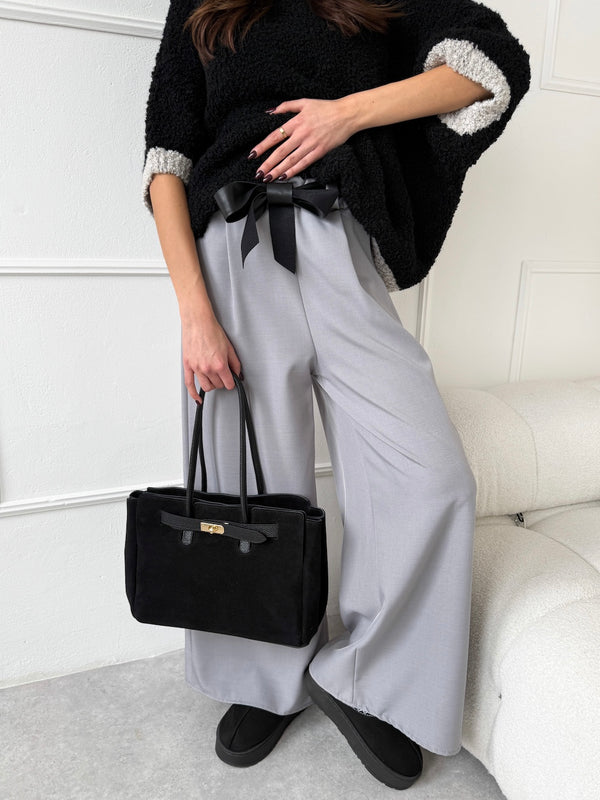 SIVÉ NOHAVICE ADRIANNE S OPASKOM