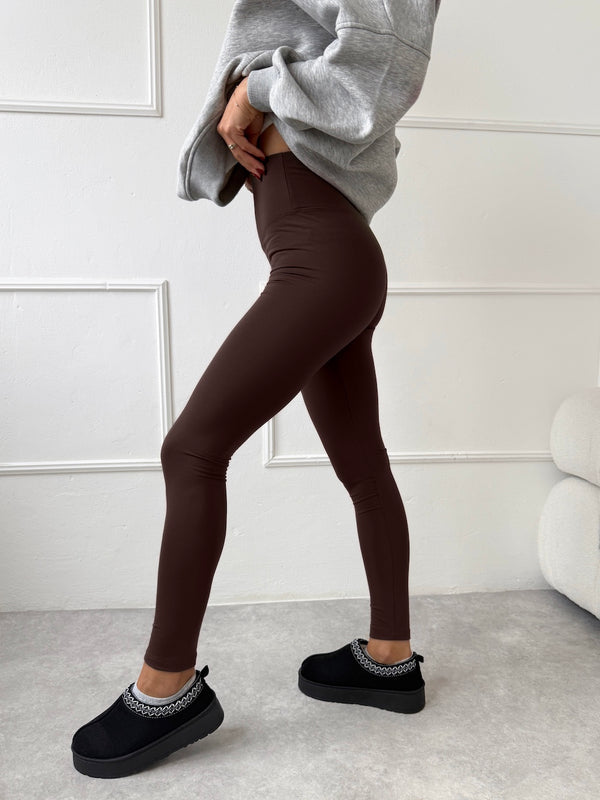 HNEDÉ ZATEPLENÉ LEGÍNY KOURTNEY