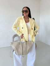 ŽLTÝ SKRÁTENÝ TRENČKOT MERELA