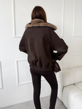 TMAVOHNEDÝ KRÁTKY KABÁT TIMA