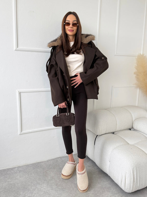 TMAVOHNEDÝ KRÁTKY KABÁT TIMA