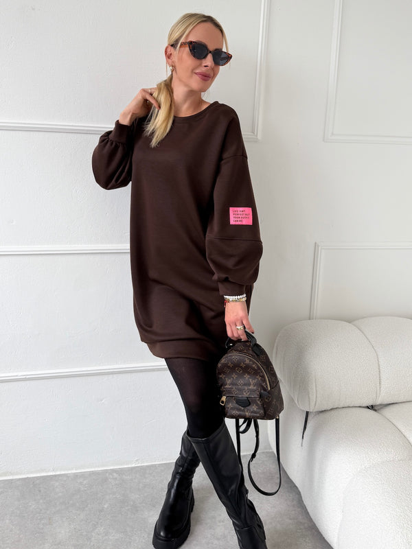 ČOKOLÁDOVÉ OVERSIZE MIKINOVÉ ŠATY ZADIE